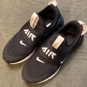 Youth Nike Air 270 Slip On’s Size 4Y
